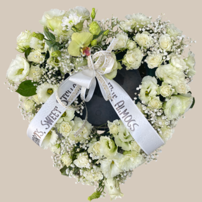 Composizione per funerale - Cuore bianco con nastro